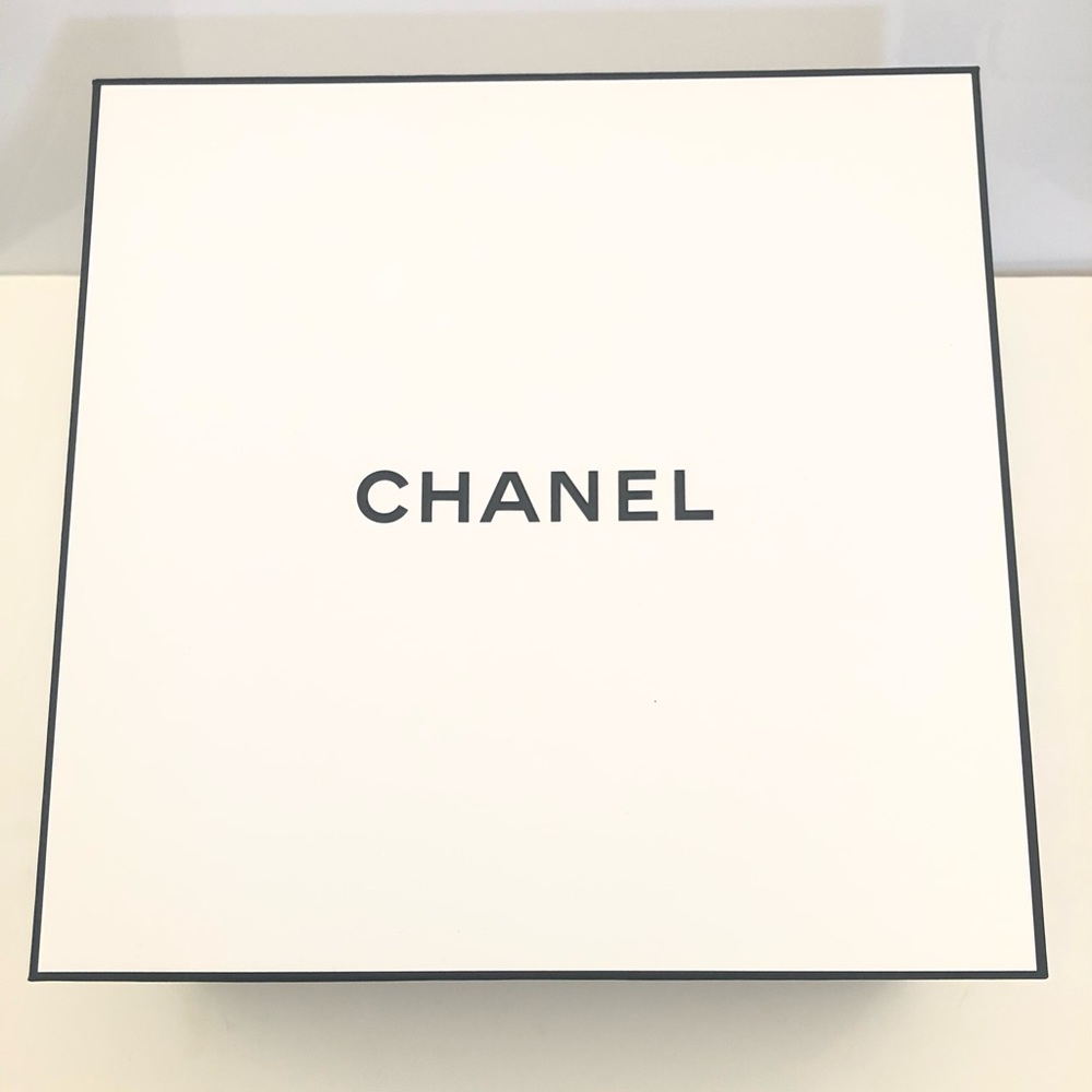 Chanel Keepsake Gift Box - Picture 6 of 9
